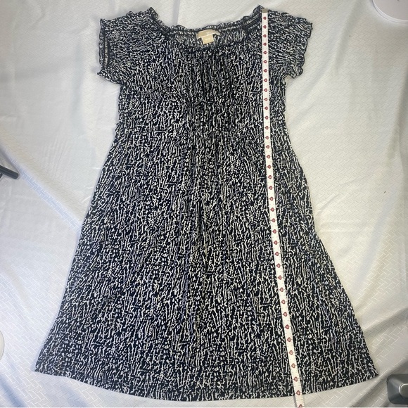 Michael Kors Women’s Black White Printed Smocked Dress Size Medium - Picture 4 of 9